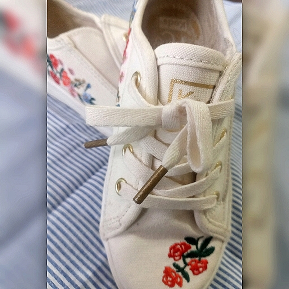 Keds floral kids shoes size 9.5m - Picture 3 of 3